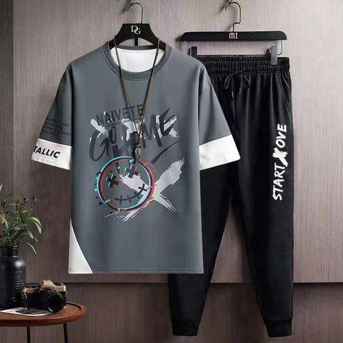 T-, shirt et pantalon
