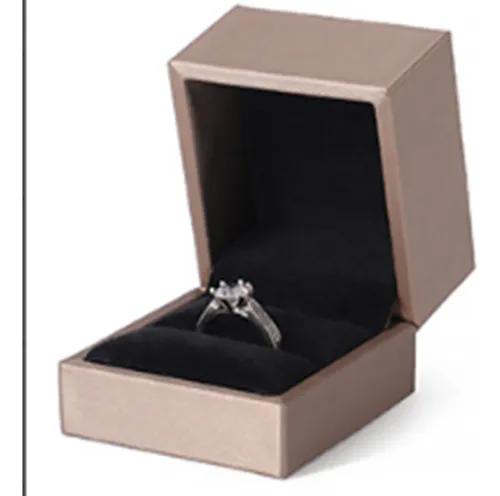 écrin à bague moderne